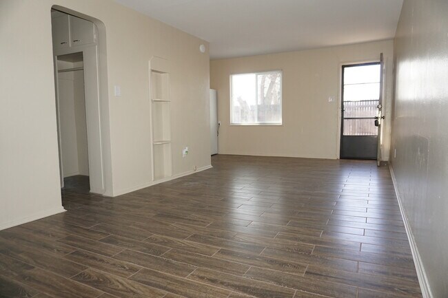 Building Photo - 214 S Wahsatch Ave