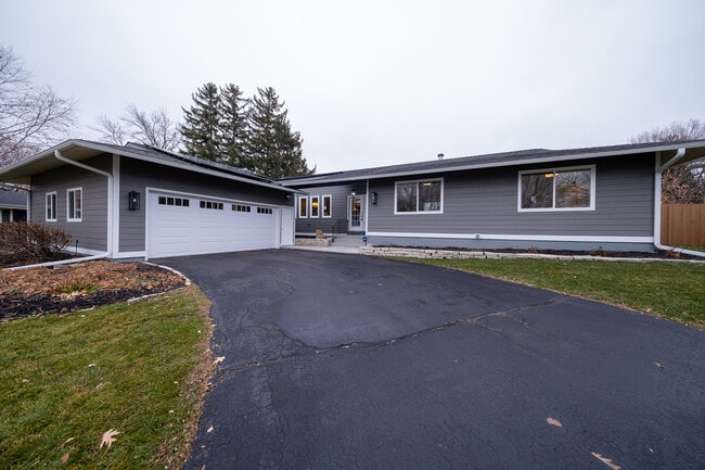 Building Photo - 9513 Briar Cir