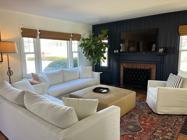 Building Photo - 3 Bedroom 2 Bath House Near Southport