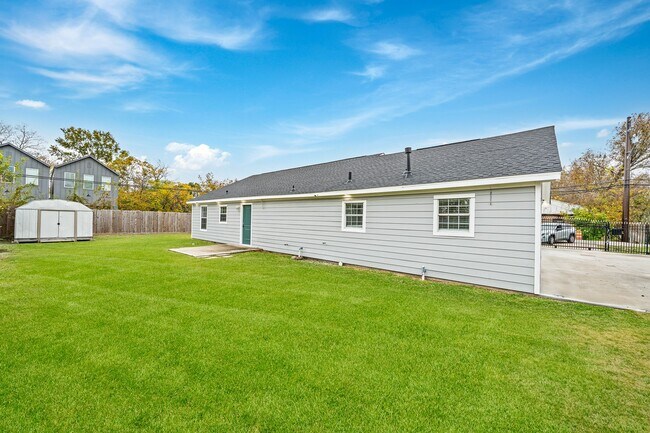 Building Photo - 4611 Idaho St