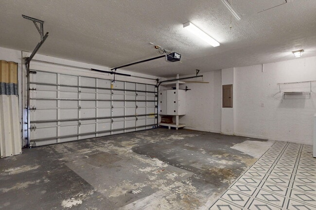 Building Photo - 967 SE Browning Ave