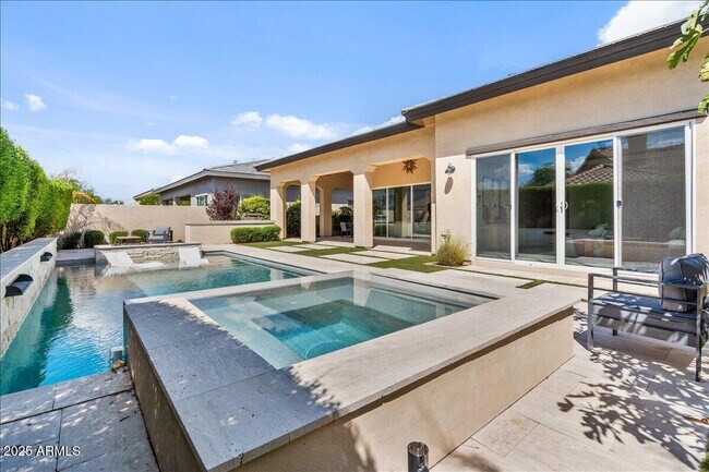 Building Photo - 5543 E Beryl Ave