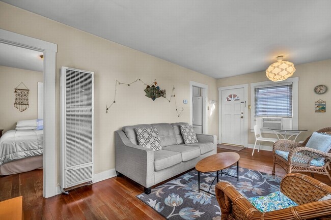 Building Photo - 204 S Guadalupe Ave