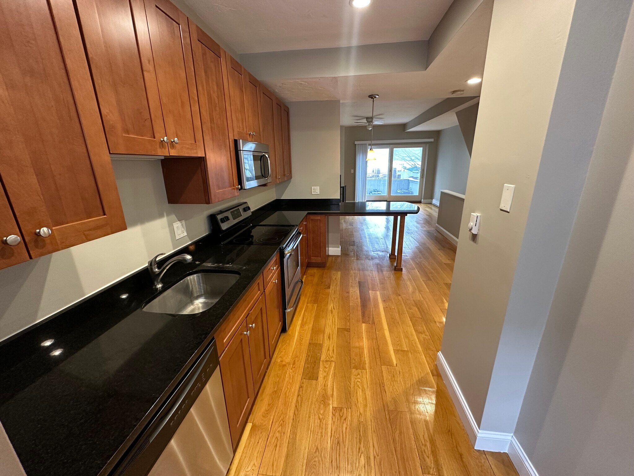 Building Photo - 40 Medford St