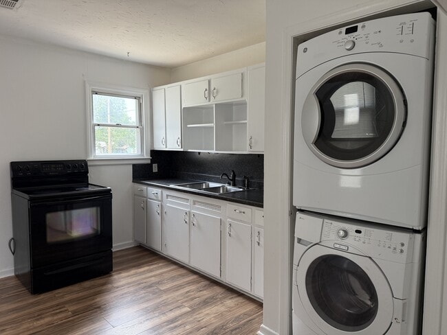 Building Photo - 631 Villa Dr
