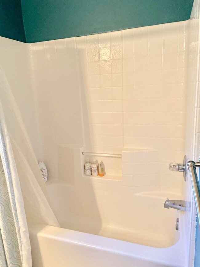 Building Photo - 3BD/2.5BA Home in Chicks Beach with Garage...