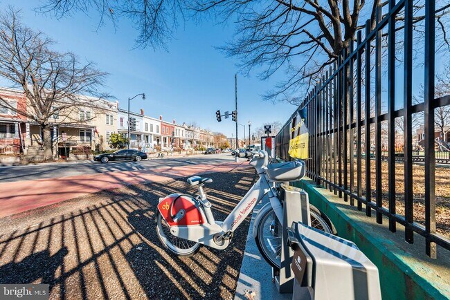 Building Photo - 117 R St NW