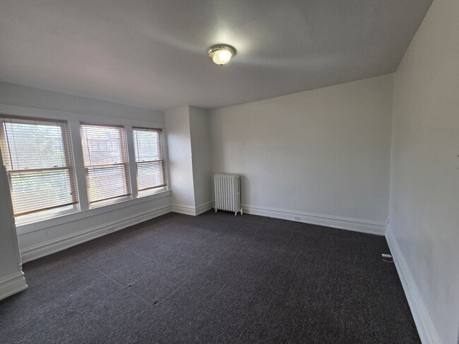 Building Photo - move in ready 3 bedroom 1 bath