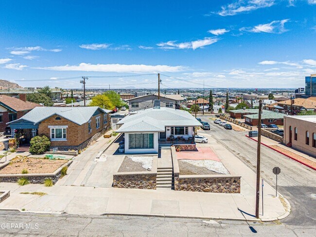 Building Photo - 1300 Randolph Dr