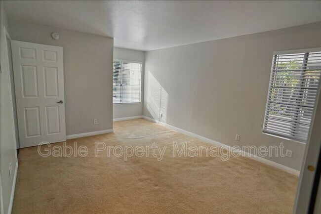 Building Photo - 5515 Canoga Ave