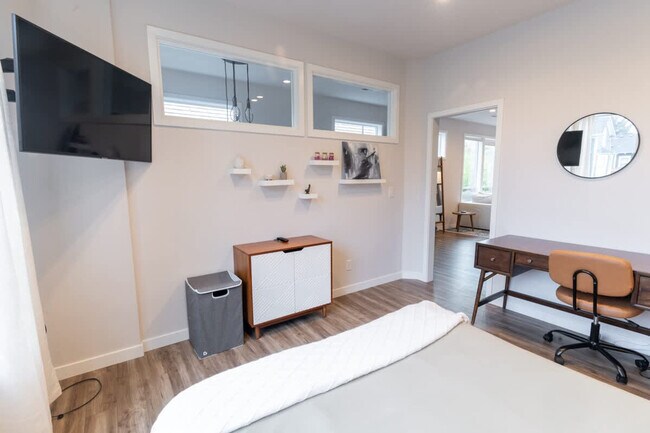 Building Photo - 5177 NE 14th Pl