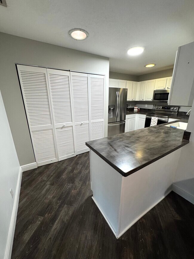 Building Photo - 1146 NE Coy Senda