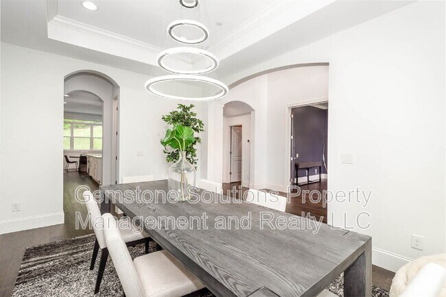 Building Photo - 6343 Wildwood Dr