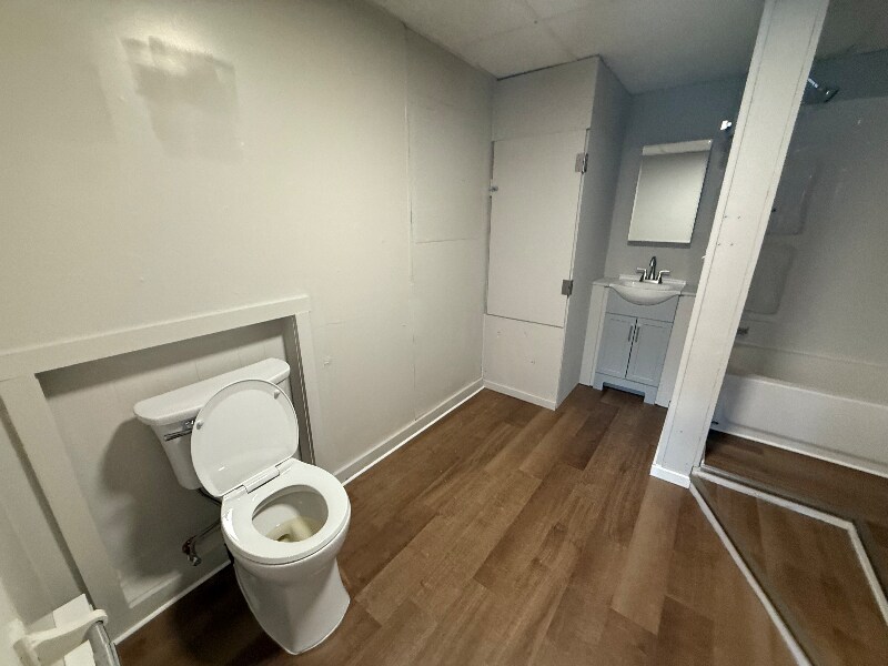 Building Photo - 3121 Oak Grove Dr