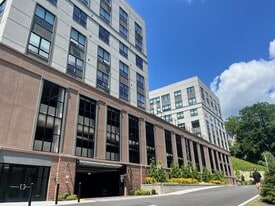 Building Photo - 645 Main St