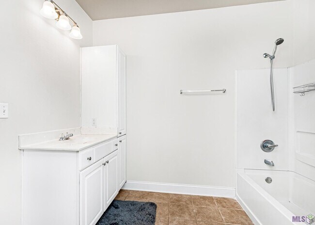 Building Photo - 900 Dean Lee Dr