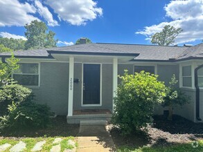 Building Photo - Myers Park Two Bedroom Duplex off S.Kings ...