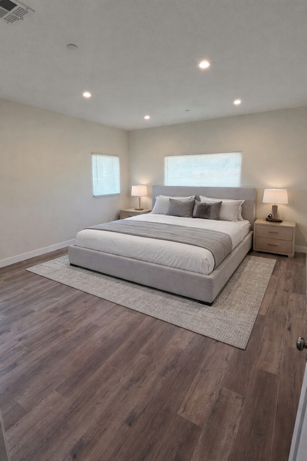 Building Photo - 6722 Simpson Ave