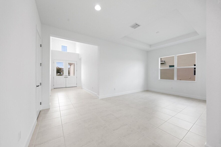Building Photo - 15144 Wildwood Cir