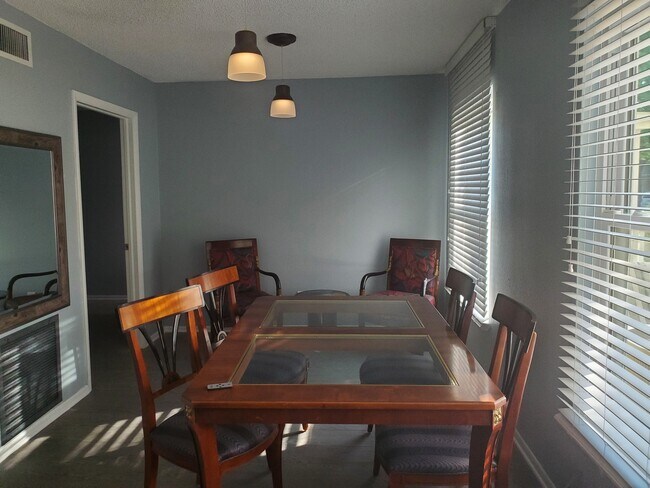 Back room living /den /dining - 2416 Wrld Pkwy Blvd