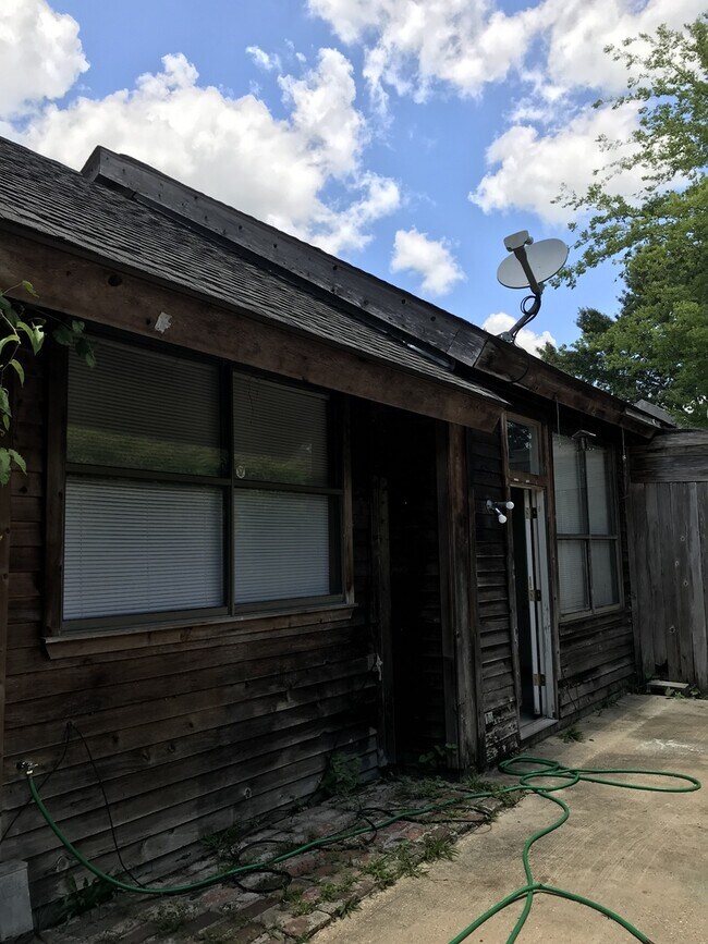 Building Photo - 8462 Bayou Fountain Ave