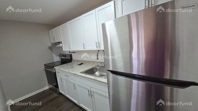 Building Photo - 208 Columbus St