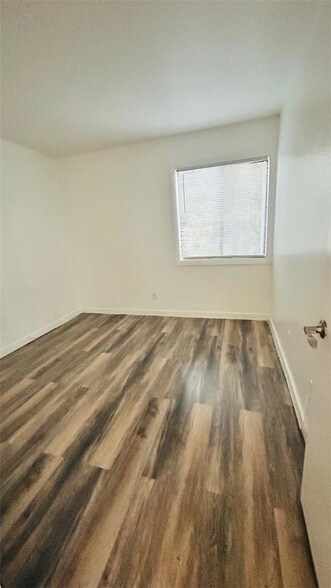 Building Photo - 25007 Peachland Ave