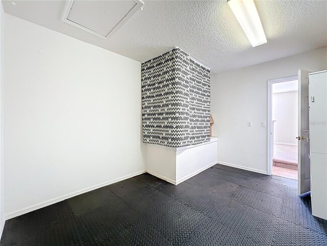 Building Photo - 2830 Cardassi Dr