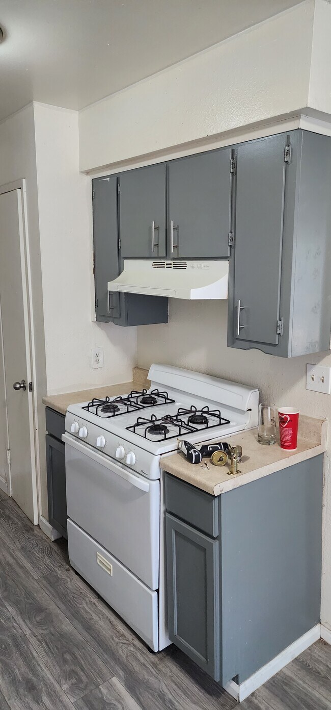 Building Photo - 515 S Santa Fe St