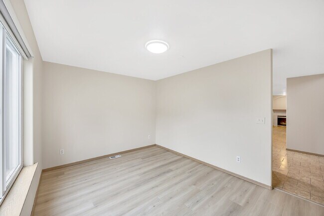 Building Photo - NO SHOWINGS AT THIS TIME~ 5 Bedrooms ( one brm is on main floor) and 4 bathrooms (2 are on main f...