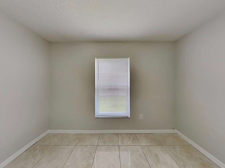 Building Photo - 10193 Oak Crest Rd