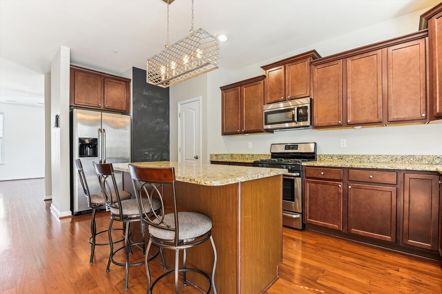 Kitchen - 503 Kinglets Roost Ln