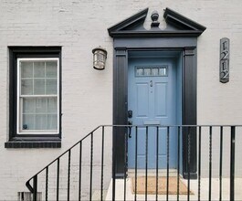 Building Photo - Townhome on Lawyer's Row