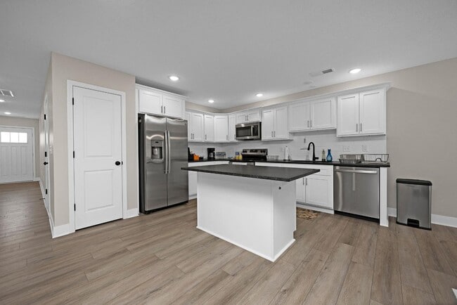 Building Photo - 204 Hunter Ln