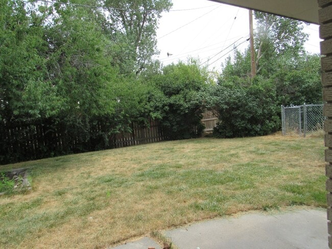Building Photo - One Level Westside Ranch 4 bd, Single Garage