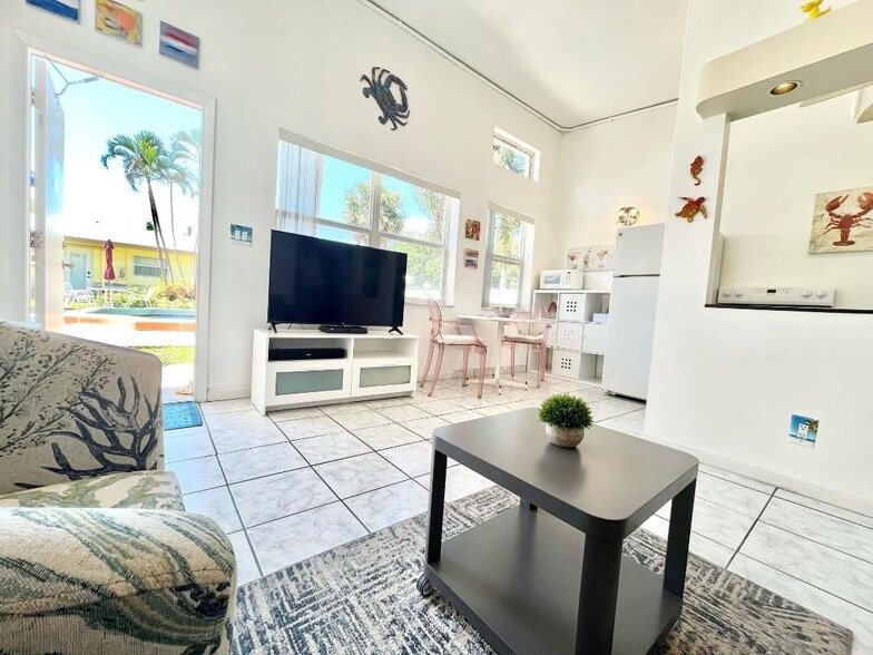 Building Photo - 4532 Bougainvilla Dr