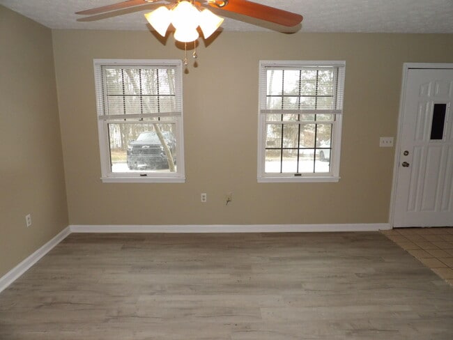 Building Photo - 244 Meadowview Dr