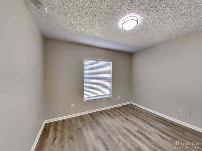 Building Photo - 9282 Thunderbolt Dr