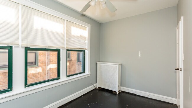 Building Photo - 6917 S Paxton Ave