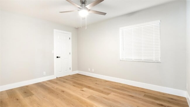 Building Photo - 6411 NW 54th Dr