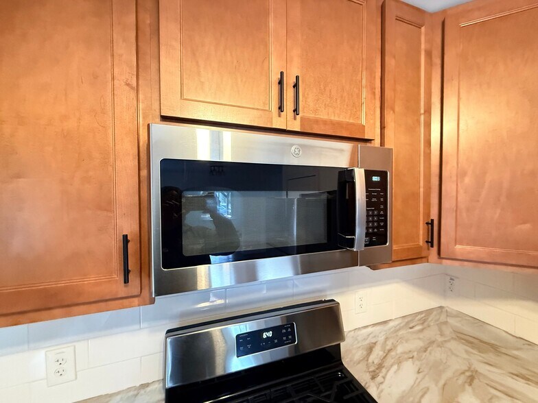 Building Photo - 6620 Barr St