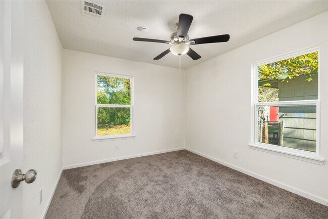 Building Photo - 5915 Beldart St