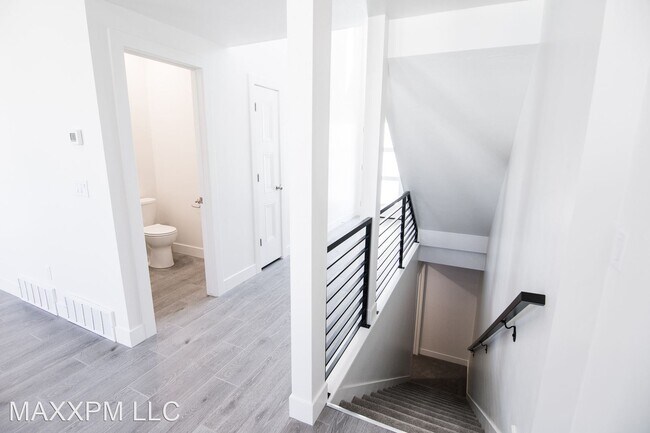 Building Photo - 5 br, 3.5 bath House - 151 W Harvest Villa...