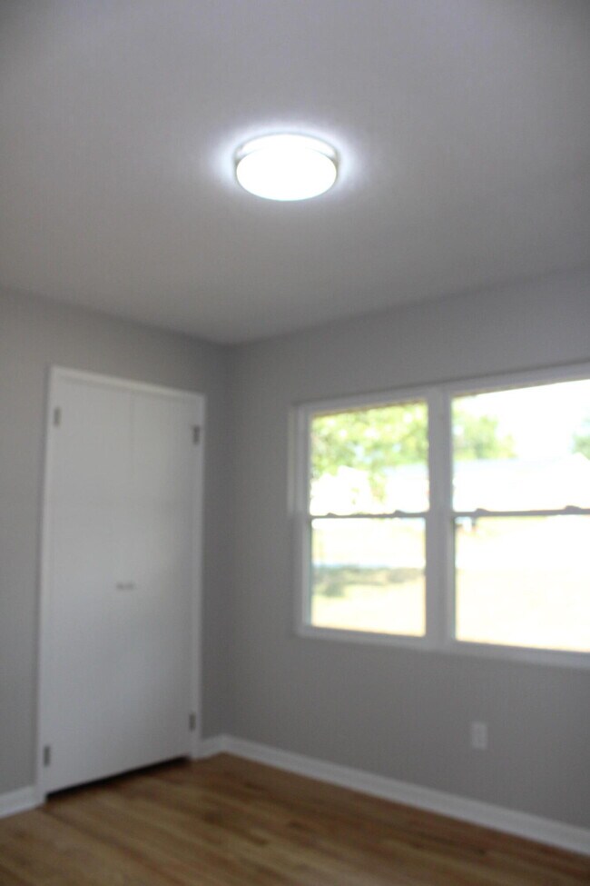 Building Photo - 3332 Hillis Rd