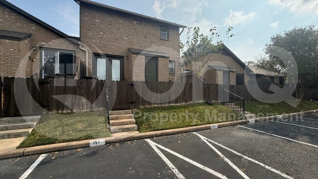 Building Photo - 1015 E Yager Ln