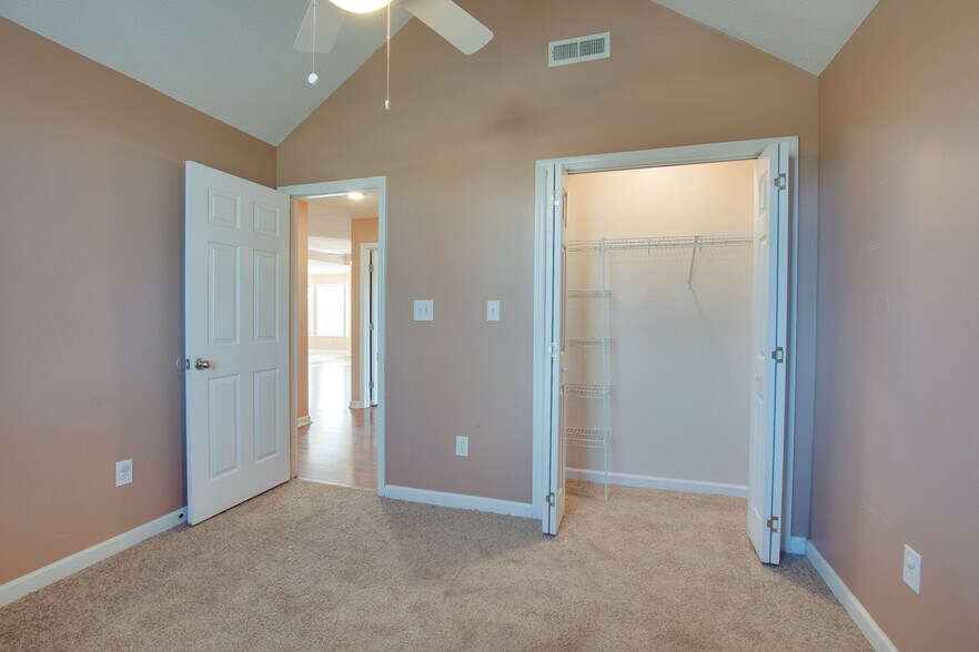 Bed #3 - 104 Willow Green Dr