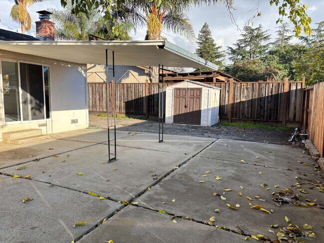 Building Photo - 5358 Laurel Dr