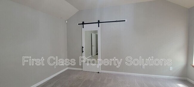 Building Photo - 2816 SE 95th St