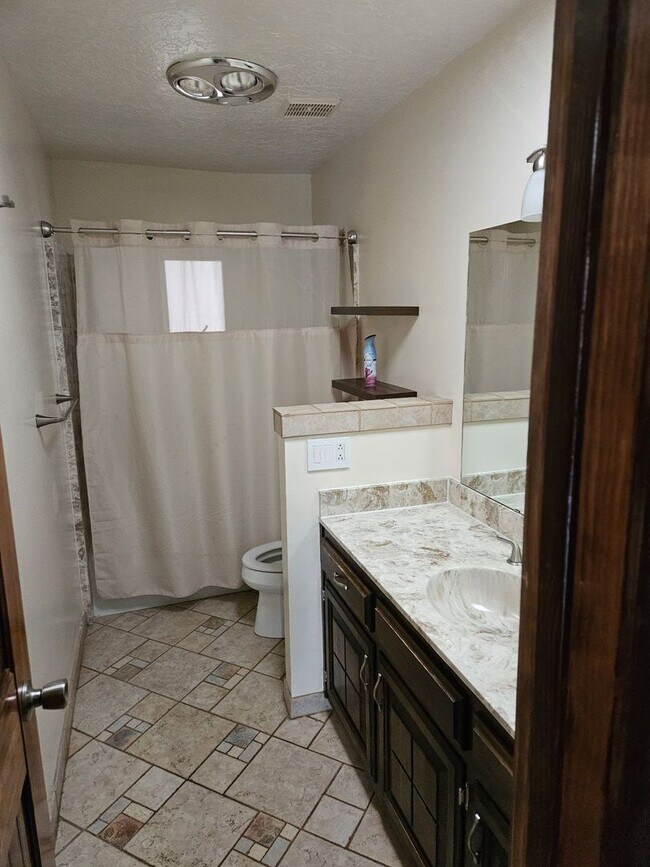 Building Photo - Energy Efficient 4 bed Home in Foothills
