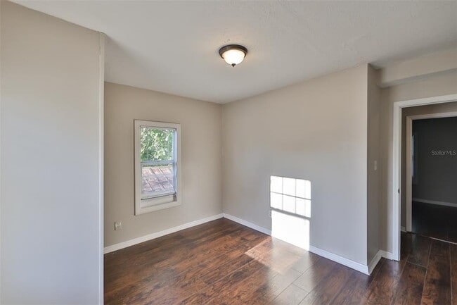 Building Photo - 1105 E 28th Ave